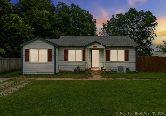 Photo 2 of Single family home for sale at 1011 Wesley Dr, Broken Arrow, OK 74012 | MLS# 2623243 | Listing updated on 2026-08-20