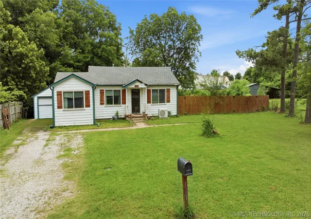 Photo 4 of Single family home for sale at 1011 Wesley Dr, Broken Arrow, OK 74012 | MLS# 2623243 | Listing updated on 2026-08-20