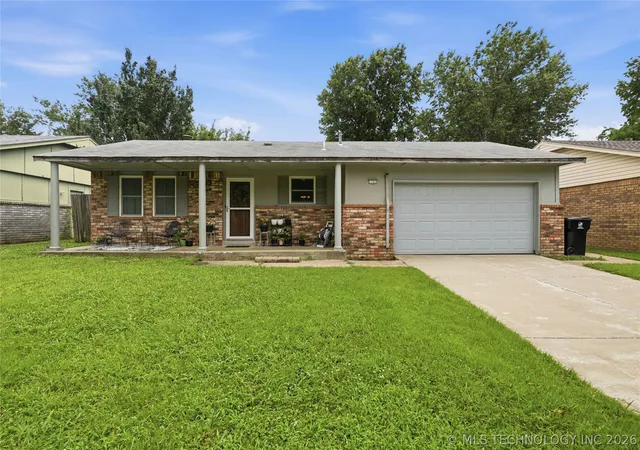 Homes for sale in Broken Arrow, OK | 1121 W Memphis St, Broken Arrow, OK 74012 | MLS# 2623563