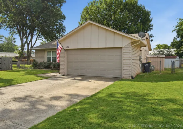 2nd image of 530 E D St, Jenks, OK 74037 | MLS# 2623468
