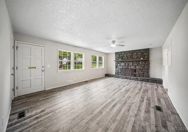 Homes for sale in Sand Springs, OK | 809 Cedar Ave, Sand Springs, OK 74063 | MLS# 2623552