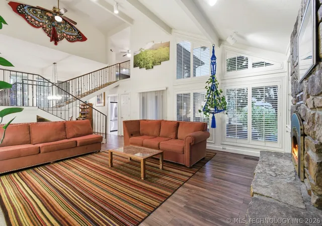 2nd image of 209 Walnut Cir, Grove, OK 74344 | MLS# 2623566