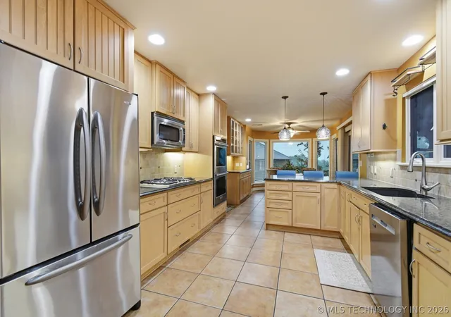 3rd image of 209 Walnut Cir, Grove, OK 74344 | MLS# 2623566