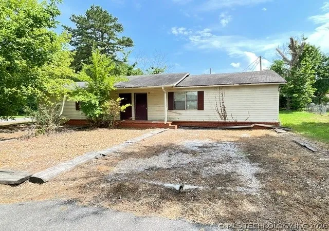 Photo 1 of Sale Pending at 517 Beverly Dr, Vian, OK 74962 | MLS# 2623585 | Listing updated on 2026-08-20