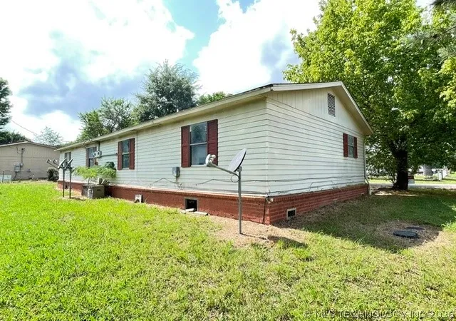 Listing Photo 5 - Condo for sale in building located at 517 Beverly Dr, Vian, OK 74962