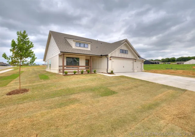 Photo 2 of Single family home for sale at 8924 N 78th Eastavenue, Owasso, OK 74055 | MLS# 2623604 | Listing updated on 2026-08-20