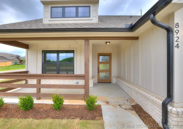 Photo 3 of Single family home for sale at 8924 N 78th Eastavenue, Owasso, OK 74055 | MLS# 2623604 | Listing updated on 2026-08-20