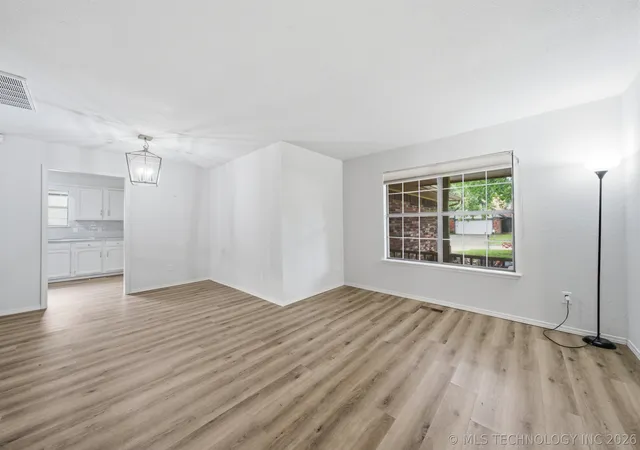 Photo 4 of Single family home for sale at 2605 W Urbana St, Broken Arrow, OK 74012 | MLS# 2623033 | Listing updated on 2026-10-05