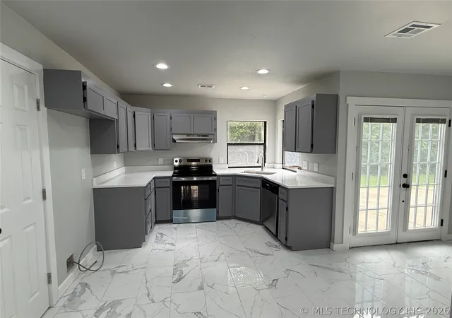 Photo 4 of Single family home for sale at 338 E 40th Street, Sand Springs, OK 74063 | MLS# 2623599 | Listing updated on 2026-07-12