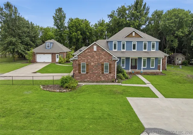 Photo 2 of Single family home for sale at 7952 N 71st Eastavenue, Owasso, OK 74055 | MLS# 2622438 | Listing updated on 2026-06-29