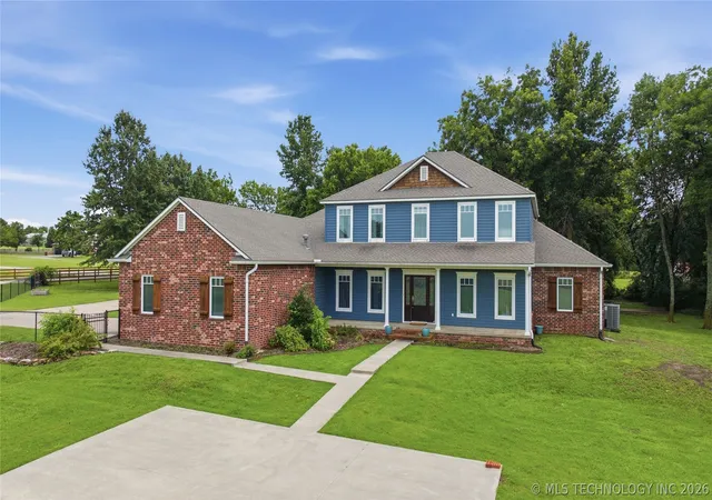 Photo 3 of Single family home for sale at 7952 N 71st Eastavenue, Owasso, OK 74055 | MLS# 2622438 | Listing updated on 2026-06-29