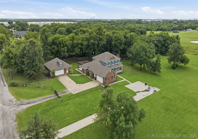 Photo 4 of Single family home for sale at 7952 N 71st Eastavenue, Owasso, OK 74055 | MLS# 2622438 | Listing updated on 2026-06-29