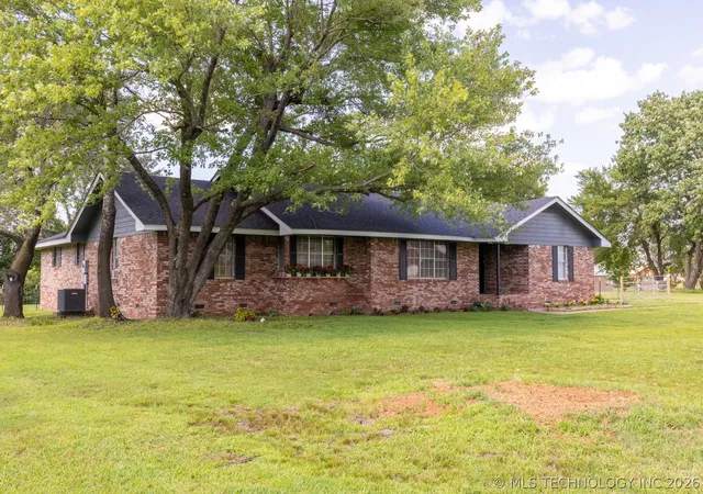 Homes for sale in Stigler, OK | 713 W Little Flower, Stigler, OK 74462 | MLS# 2622926