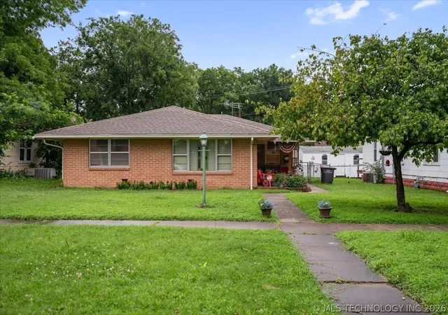 Homes for sale in Bartlesville, OK | 914 Se Delaware Ave, Bartlesville, OK 74003 | MLS# 2608236