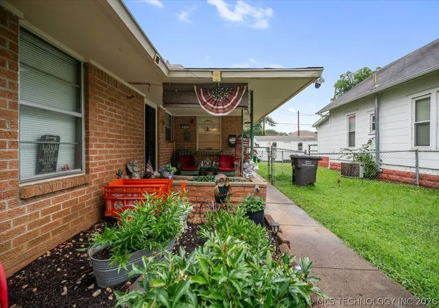 Homes for sale in Bartlesville, OK | 914 Se Delaware Ave, Bartlesville, OK 74003 | MLS# 2608236