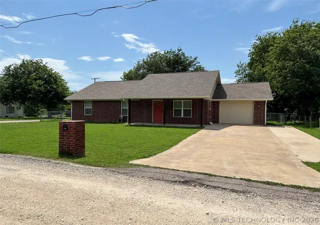 Photo 2 of Sale Pending at 220 S Arkansas, Caddo, OK 74729 | MLS# 2623519 | Listing updated on 2026-08-20