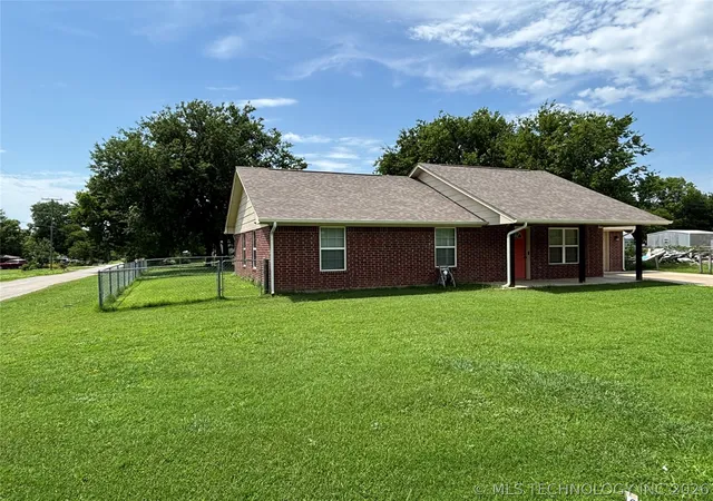 Photo 3 of Sale Pending at 220 S Arkansas, Caddo, OK 74729 | MLS# 2623519 | Listing updated on 2026-08-20