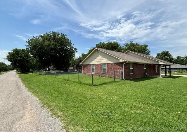 Homes for sale in Caddo, OK | 220 S Arkansas, Caddo, OK 74729 | MLS# 2623519