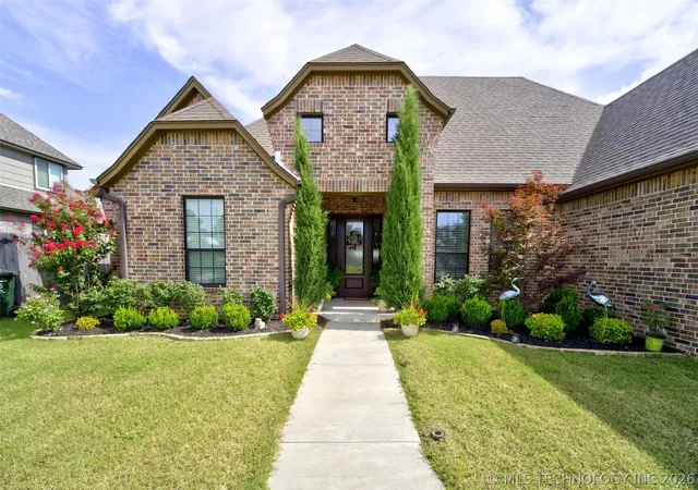 Homes for sale in Sand Springs, OK | 17 E 32Nd St, Sand Springs, OK 74063 | MLS# 2623683