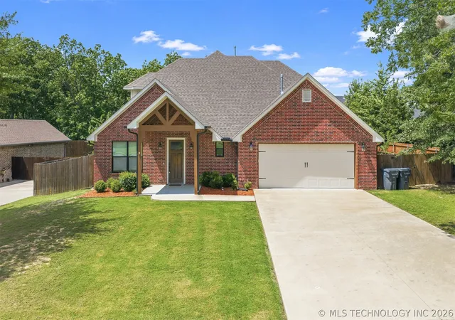 1st image of 1707 Warwick Cir, Ardmore, OK 73401 | MLS# 2623690