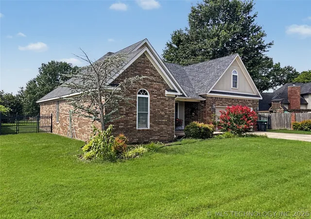 Photo 1 of Single family home for sale at 1550 Redwood Pl, Tahlequah, OK 74464 | MLS# 2623743 | Listing updated on 2026-08-20
