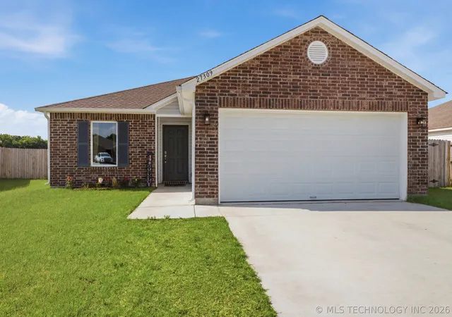 Homes for sale in Coweta, OK | 23709 E 117th Pl S, Coweta, OK 74429 | MLS# 2623204