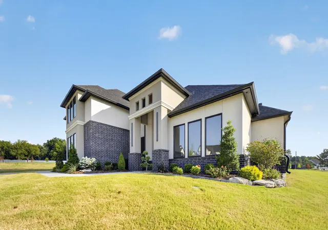 Photo 3 of Single family home for sale at 8117 E Elgin St, Broken Arrow, OK 74014 | MLS# 2623752 | Listing updated on 2026-08-20