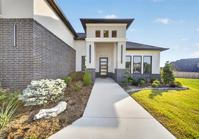 Photo 4 of Single family home for sale at 8117 E Elgin St, Broken Arrow, OK 74014 | MLS# 2623752 | Listing updated on 2026-08-20