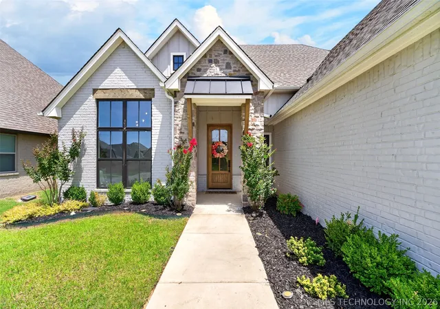Homes for sale in Jenks, OK | 11209 S Redbud St, Jenks, OK 74037 | MLS# 2623689