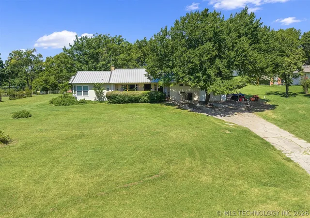 Homes for sale in Sulphur, OK | 712 E 8Th, Sulphur, OK 73086 | MLS# 2623881