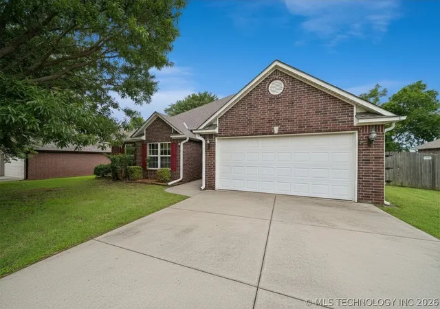 Homes for sale in Bartlesville, OK | 5309 Richmond Dr, Bartlesville, OK 74006 | MLS# 2621913