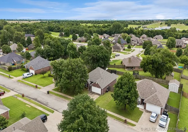 Homes for sale in Bartlesville, OK | 5309 Richmond Dr, Bartlesville, OK 74006 | MLS# 2621913