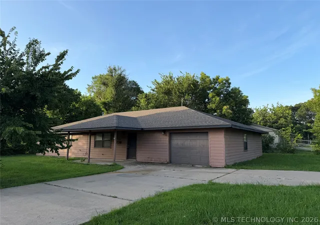 1st image of 215 Ne 7th St, Checotah, OK 74426 | MLS# 2623838