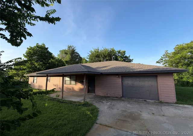 2nd image of 215 Ne 7th St, Checotah, OK 74426 | MLS# 2623838