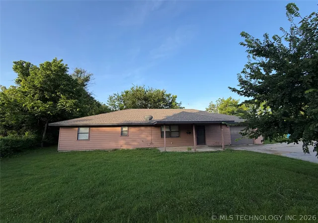 3rd image of 215 Ne 7Th St, Checotah, OK 74426 | MLS# 2623838