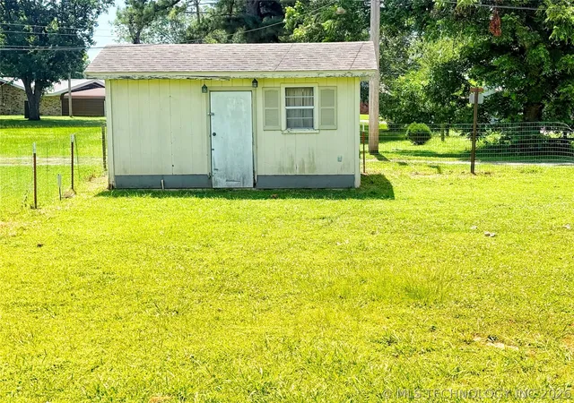 3rd image of 719 N Kelker, Holdenville, OK 74848 | MLS# 2623932