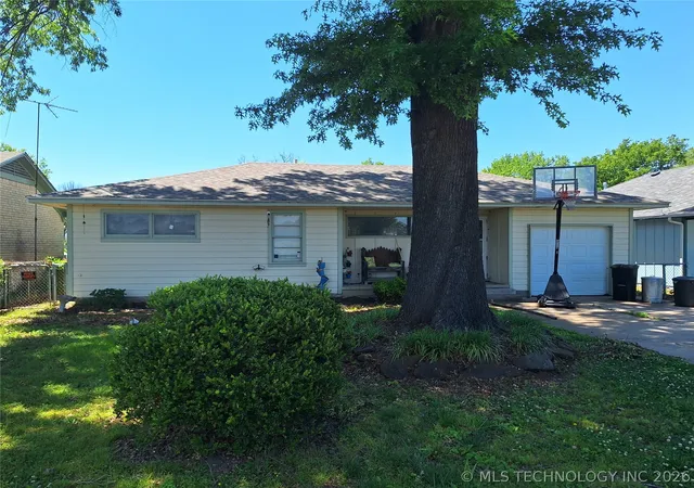 Homes for sale in Claremore, OK | 913 N Oklahoma Ave, Claremore, OK 74017 | MLS# 2623974