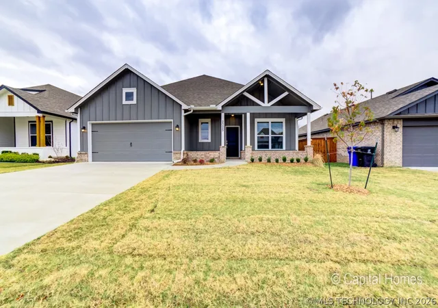 Single family home for sale at 2025 W Huntsville Pl, Broken Arrow, OK 74011 | MLS# 2623248