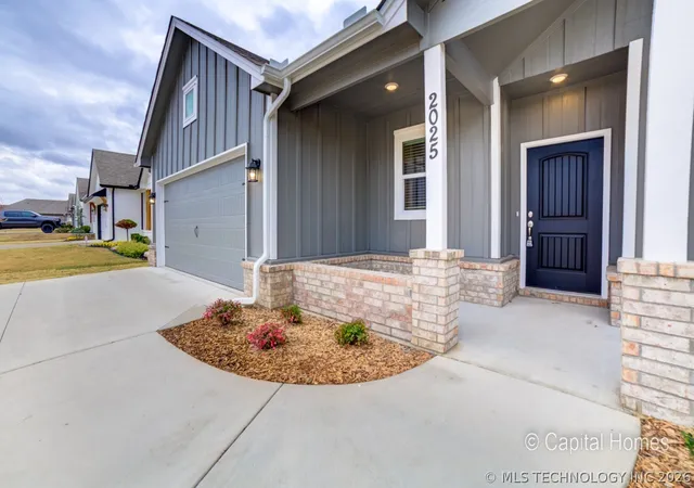 Photo 1 of Single family home for sale at 2025 W Huntsville Pl, Broken Arrow, OK 74011 | MLS# 2623248 | Listing updated on 2026-10-29