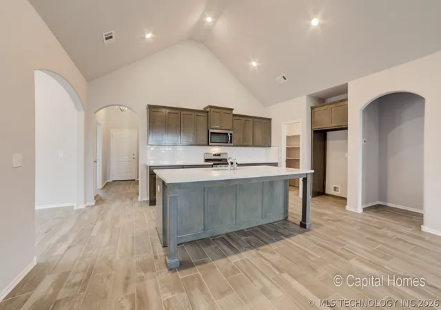 Photo 2 of Single family home for sale at 2025 W Huntsville Pl, Broken Arrow, OK 74011 | MLS# 2623248 | Listing updated on 2026-10-29