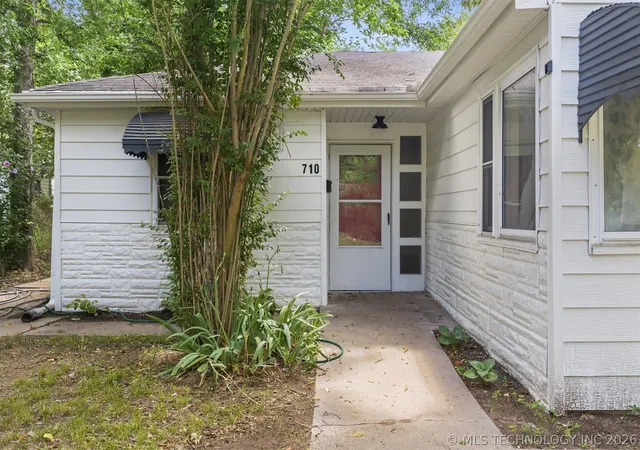 Homes for sale in Ardmore, OK | 710 Nw F St, Ardmore, OK 73401 | MLS# 2623927