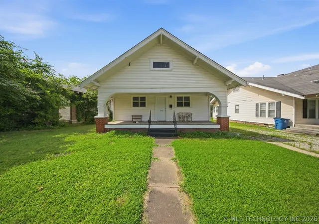 Homes for sale in Cushing, OK | 709 E Broadway, Cushing, OK 74023 | MLS# 2624002