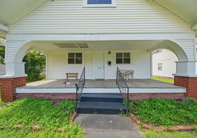 Homes for sale in Cushing, OK | 709 E Broadway, Cushing, OK 74023 | MLS# 2624002