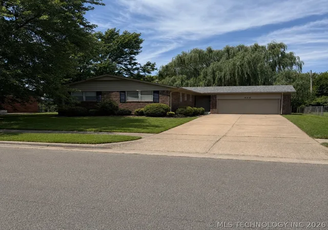 Homes for sale in Owasso, OK | 312 N Cedar St, Owasso, OK 74055 | MLS# 2624009