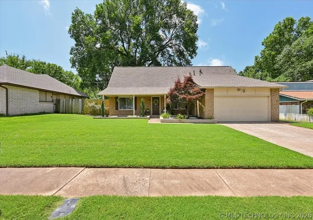 Homes for sale in Broken Arrow, OK | 1001 W Decatur St, Broken Arrow, OK 74011 | MLS# 2623900