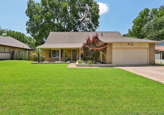 Homes for sale in Broken Arrow, OK | 1001 W Decatur St, Broken Arrow, OK 74011 | MLS# 2623900