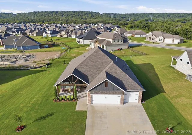 Photo 4 of Sale Pending at 18960 E Orchard Cir, Catoosa, OK 74015 | MLS# 2623957 | Listing updated on 2026-08-21