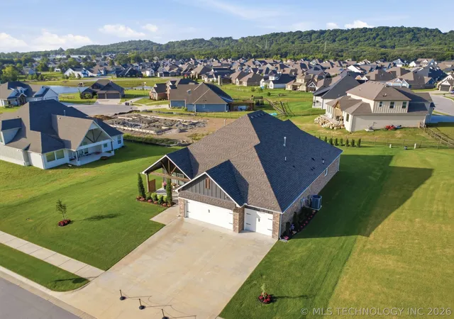 Photo 5 of Sale Pending at 18960 E Orchard Cir, Catoosa, OK 74015 | MLS# 2623957 | Listing updated on 2026-08-21