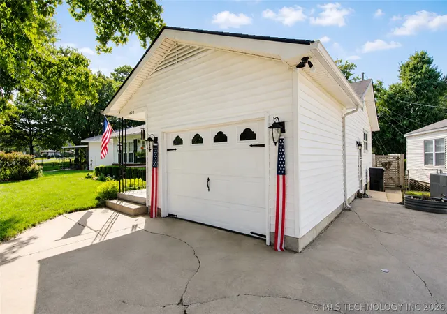 Homes for sale in Okmulgee, OK | 420 E 19Th St, Okmulgee, OK 74447 | MLS# 2623824