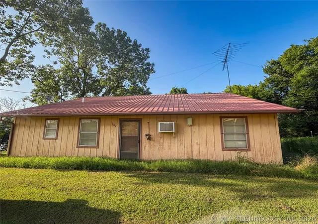 Homes for sale in Tamaha, OK | 607 Ne Bluff, Tamaha, OK 74462 | MLS# 2624035